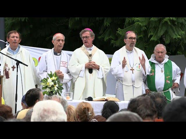 Crowd listens to Buenos Aires' Archbishop pray for Pope Francis' health | AFP