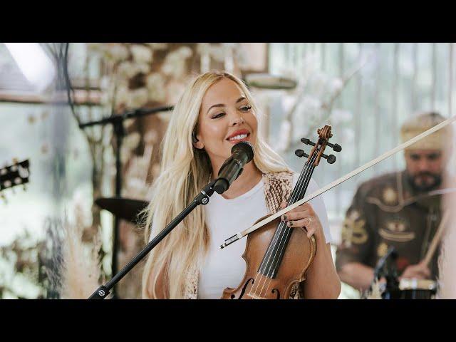 MacKenzie Porter - Rough Ride For A Cowboy (Visualizer)