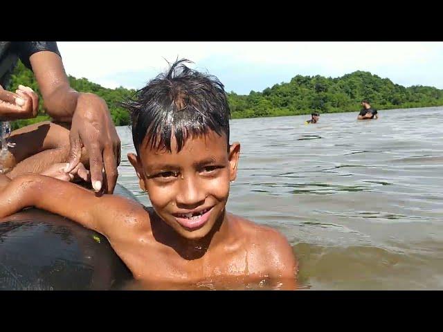 Bathed in the lake water with the little boys | uncover village