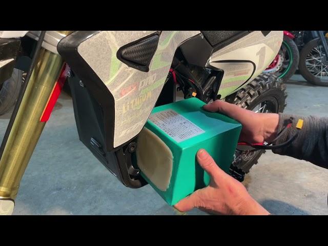 How to Change the Battery on the Venom 1600w Electric Dirt Bike | Venom Motorsports