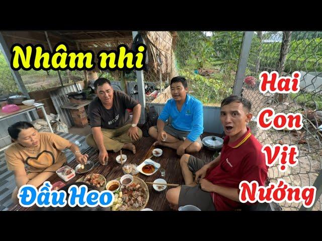 Anh em nướng hai con vịt mua thêm cái đầu heo quay nhâm nhi - Quẹo channel