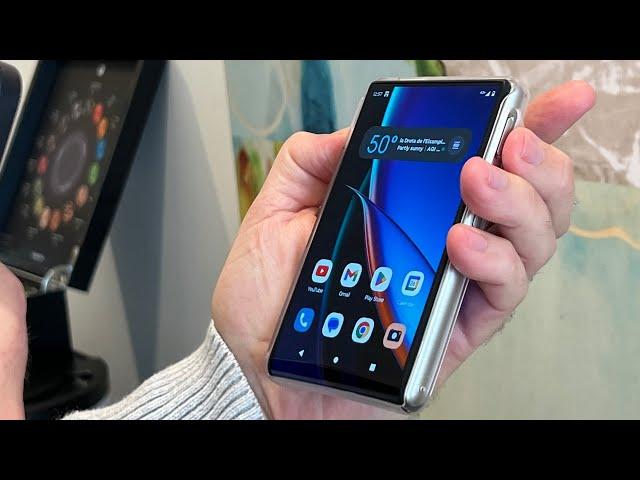 MOTOROLA MOTO RIZR Sliding Phone Concept at MWC 2023