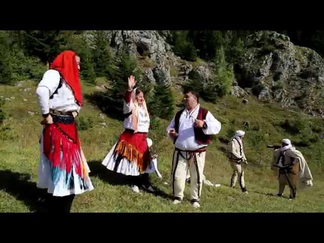 Mehdi Berisha -Tri dite t'bukura. Falemnderit Ansamblit folklorik Autokton RUGOVA.