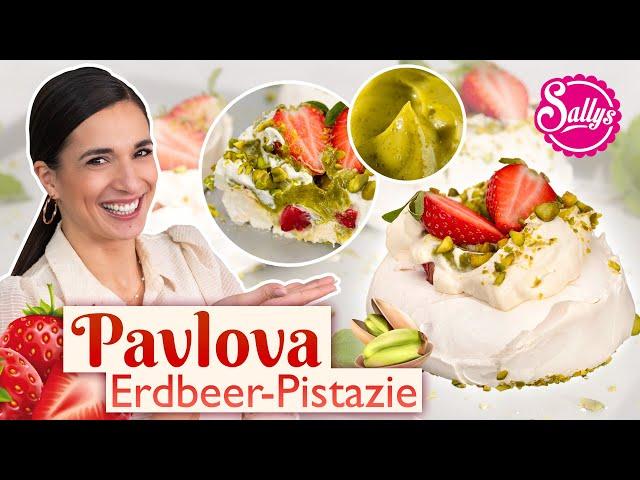 Pavlova mit Pistaziencreme & Erdbeeren (Baiser Törtchen) 