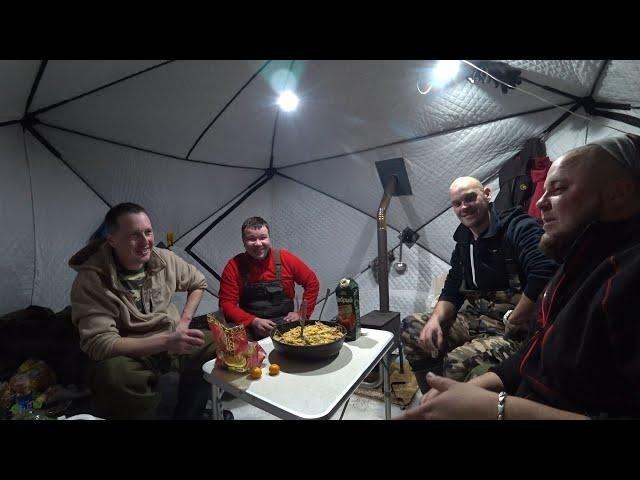 КАК НА БЕЛОМ МОРЕ НАВАГУ ЛОВЯТ? РЫБАЛКА В ПАЛАТКЕ НОЧЬЮ \ МАКАРОНЫ, СТО ГРАММ И ПРИЯТНОЕ ОБЩЕНИЕ Ч2.