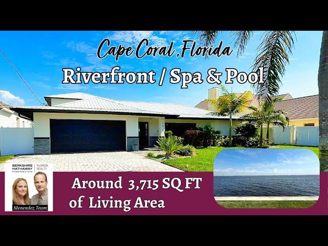  Luxury Riverfront Living in Cape Coral – A Boater’s Paradise! 