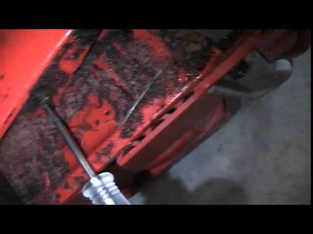 How to Adjust the Bar and Chain Oil Flow on Your Echo Chainsaw