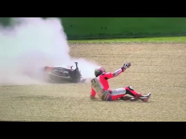 Ducati V4 world super bike engine blow up and crash RED flag 2019 Italy