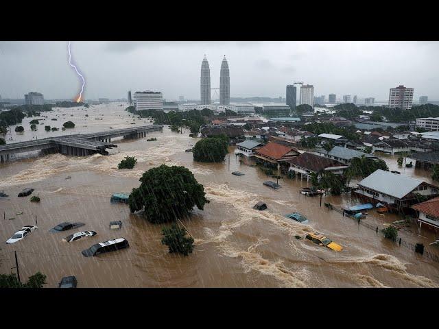 Today Malaysia is under water! Flash floods turn roads into rivers in Shah Alam