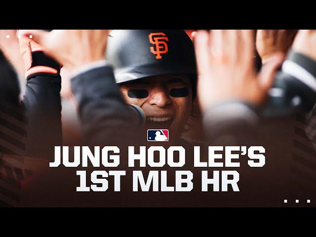 Jung Hoo Lee's dad had the BEST reaction to his first HR 