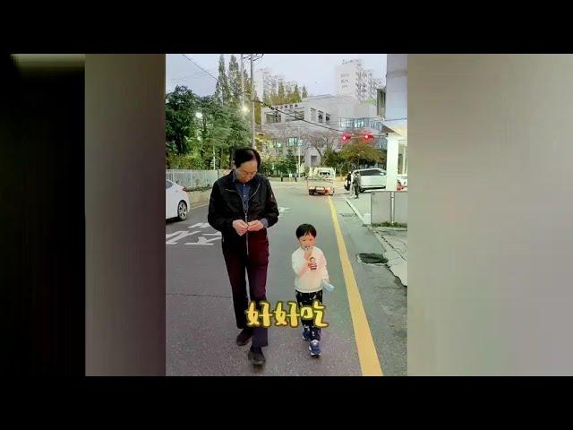 How do South Korea and grandfathers get along with each other at ordinary times? Eat delicious food