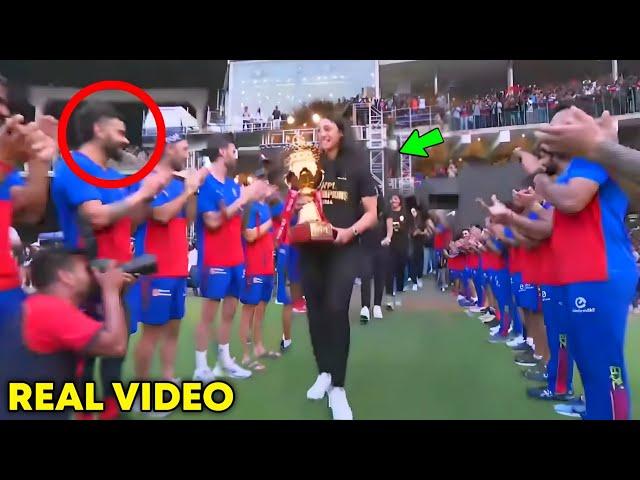 Virat Kohli and RCB Men's Team gave Guard of Honour to Smriti Mandhana & Womens Team at Unbox Event