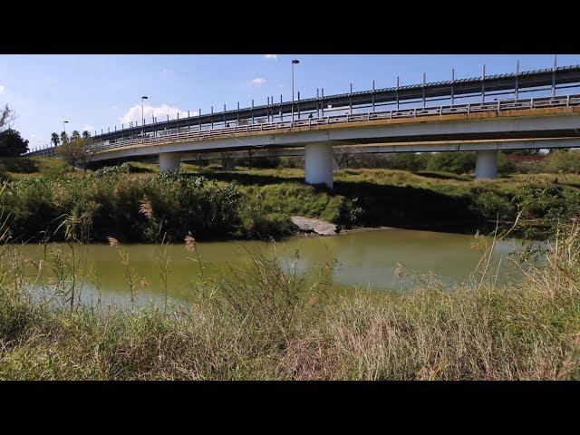 A narrow border separates the U.S. and Mexico in this Texas town