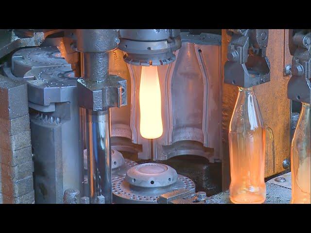 Manufacturing process of a glass bottle || Machines and Industry