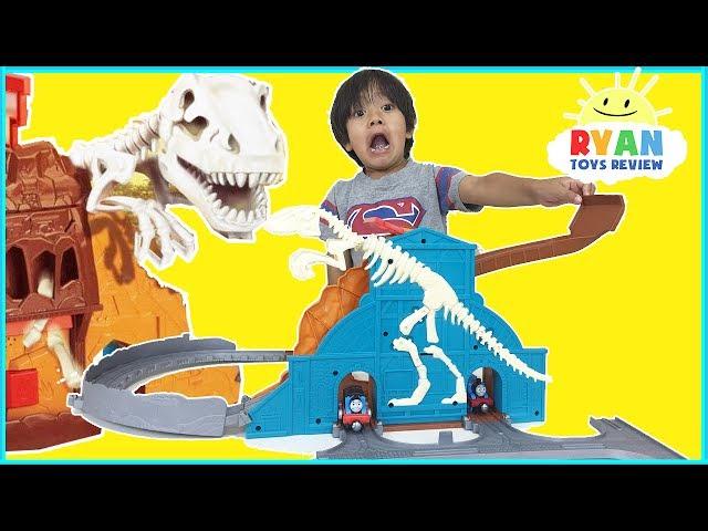 THOMAS & FRIENDS Take N Play Roaring Dino Run Toy Trains Playset with Ryan ToysReview