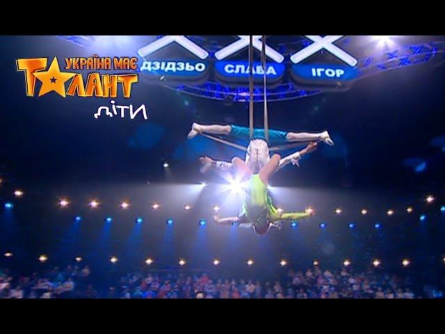 Beautiful aerial silks performance - Got Talent 2017