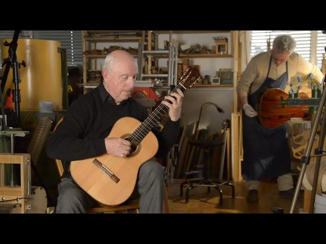 Peter Meier plays his old and a new guitar by Sebastian Stenzel