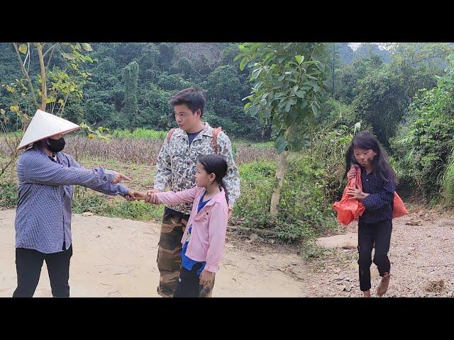 In search of food, the orphan girl was discovered by the farmer for stealing their things.