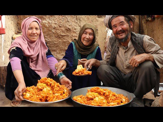 Old Lovers Cooking Cauliflower in cave | Amazing Lifestyle || Village Life Afghanistan