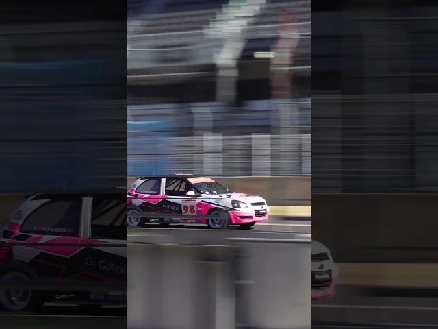 Alex Sánchez viviendo al máximo como piloto de la Súper Turismos Light dentro de Copa Notiauto