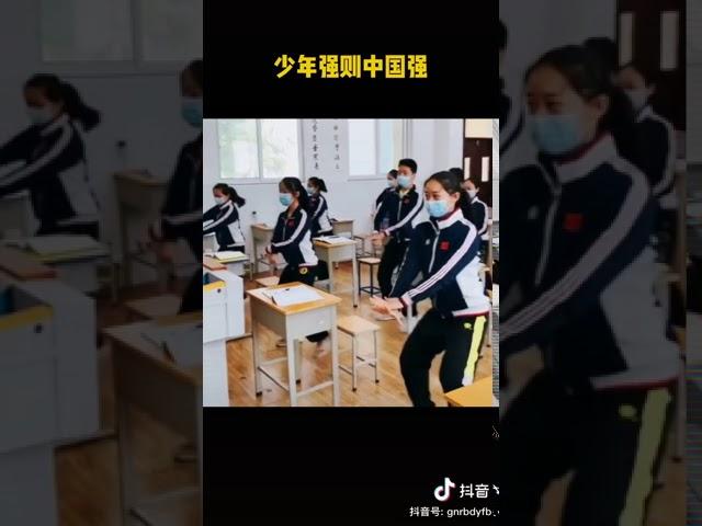 中国某校上课前学生练太极拳-太优美