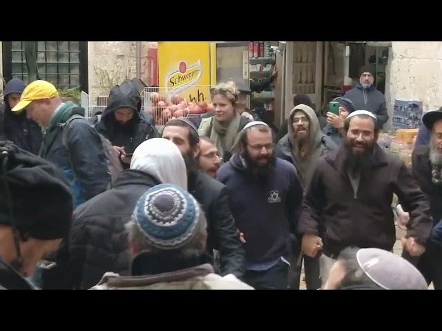 שמחה עצומה בריקודים לכבוד חתן וכלה ביציאה מהר הבית - ישיבת הר הבית, ישיבת בית אורות וישיבת המקדש!