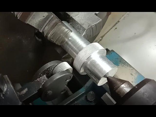 Operasi pemesinan larik: Cara mengasah mata alat("Tool Bit Grinding") & lorekan membunga("Knurling")