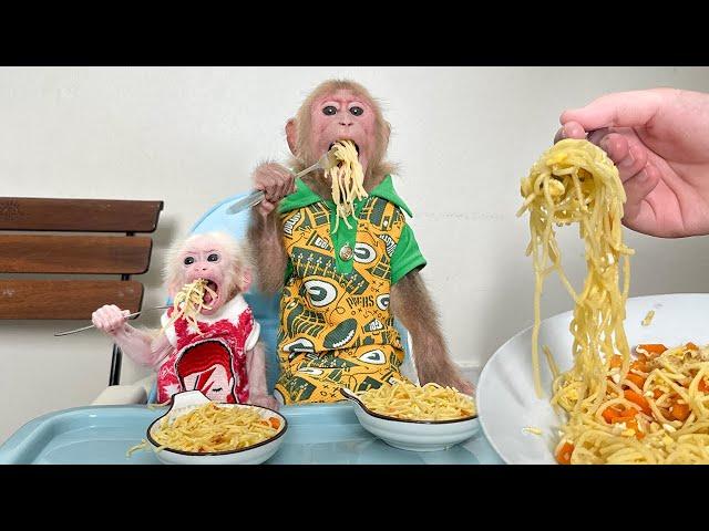 Bibi and the monkey baby enjoy delicious noodles cooked by Mom!