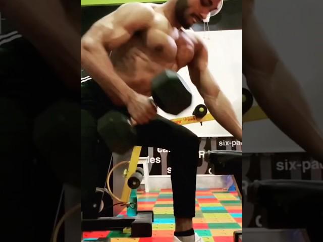 Does Music Actually Help You Lift Weights? #shorts #comedy #fitness