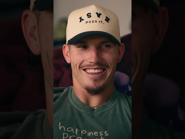 he runs like a lizard? #Netflix #TheClubhouse #JarrenDuran