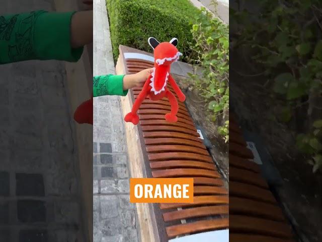 Eddie Wow Toys / Orange running on grass #rainbowfriends
