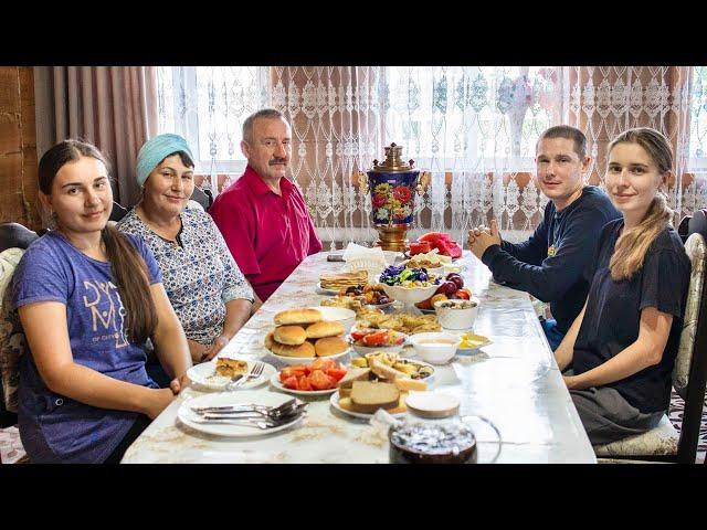 How does the owner of a large apiary live and work in a village? Honey paradise