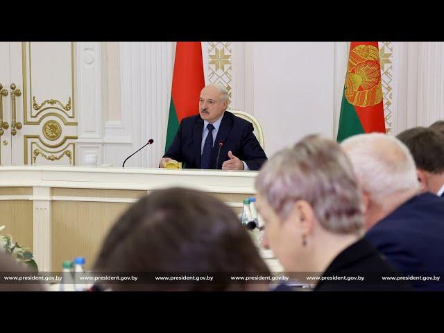 УМРУТ ИЛИ ДЕФИЦИТ? Лукашенко всё знает наперёд. #лукашенко #новости #ростцен #shorts #кочанова #сми