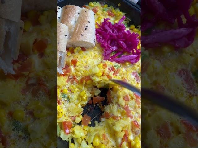 املت سبزیجات بسیار خوشمزه #food #foodie #breakfast #egg #recipe #foodlover