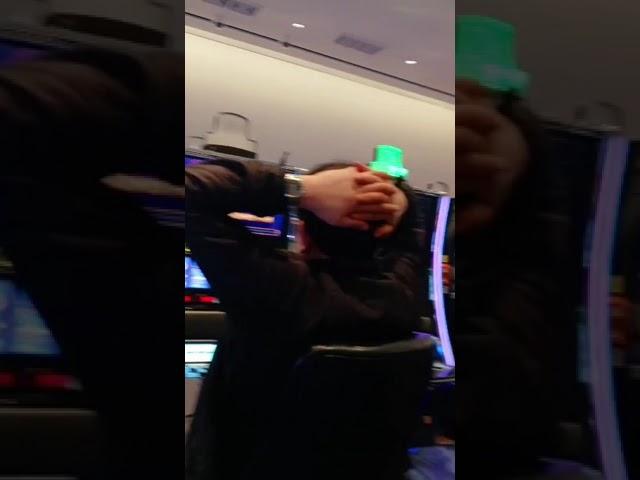 강원랜드 카지노 슬롯머신 호구님 다 털리고있네요