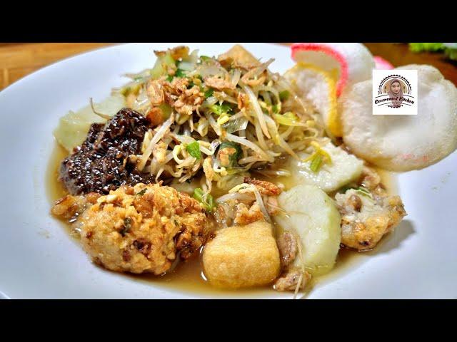 Lontong Balap Khas Surabaya. Komplit dengan Lento Kacang Tolo dan Sambel Petis.