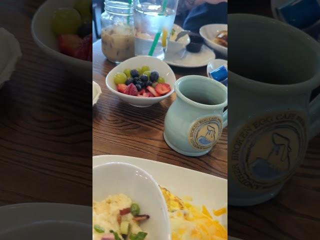 I️Another Broken Egg restaurant #breakfast #brunch #eggs #anotherbrokenegg #yum #avacado #coffee