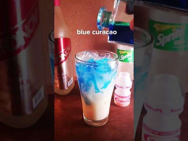 TRY THIS! creamy, sparkly, and refreshing blue cocktail  #bartending #shorts #cocktail #foodie