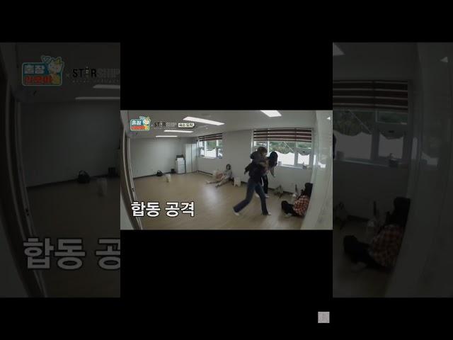 세상 피곤해보이게 앉아있는 김가을.                            #shorts #ive #아이브