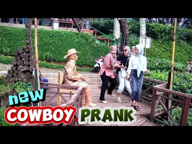 Funny Statue Prank - Hilarious Scream and Laughter