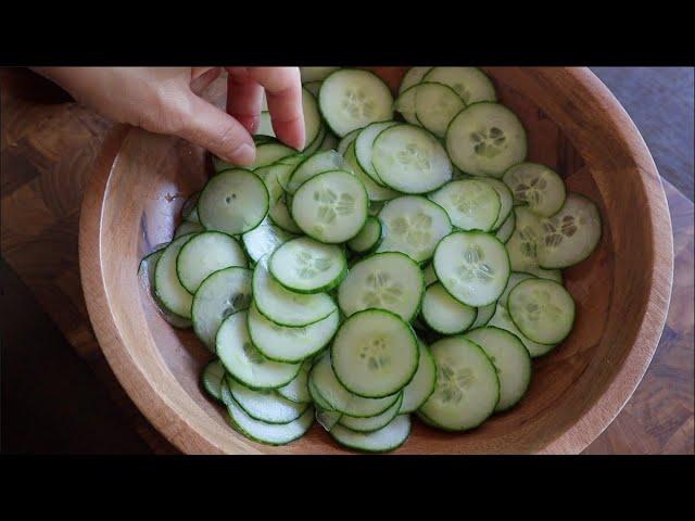 Easy cucumber salad that reduces inflammation and swelling! Perfect for a healthy summer meal!