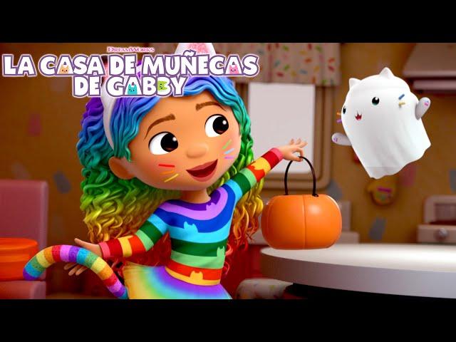 Haciendo fantasmas de banana para Gatoween | LA CASA DE MUÑECAS DE GABBY | Netflix