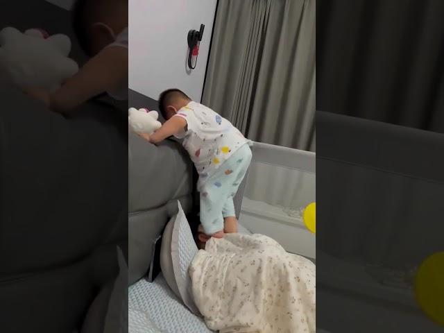 爸爸带娃有多么的不靠谱，从眼皮子底下溜走了都毫无察觉 #爸爸带娃有多离谱 #内容启发分享计划 #baby