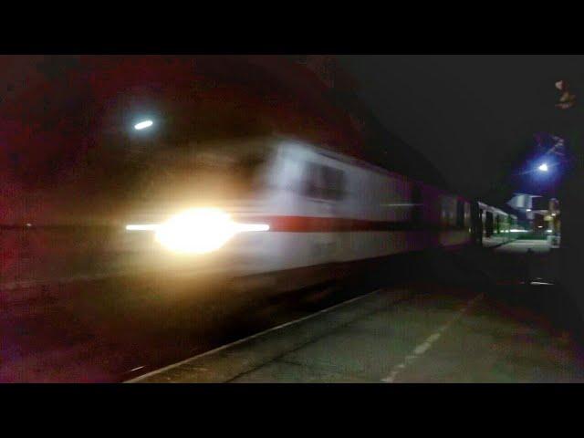 Brutal Wap7 with 9 coacher Kolkata Patna Garib Rath cruising past at 130 kmph