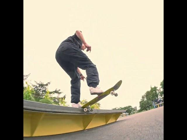 @aapoolervo  Noseslide Nollieflip #shorts  #skateboarding #skatepark  #skatelife   #skateboard