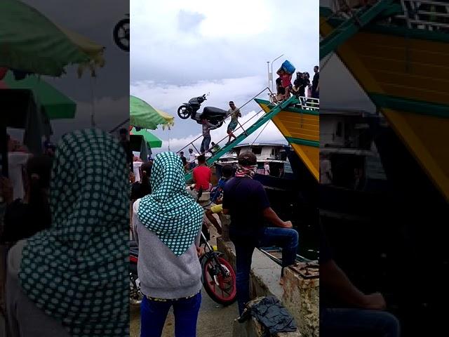 Unloading a motorcycle from a boat like a boss