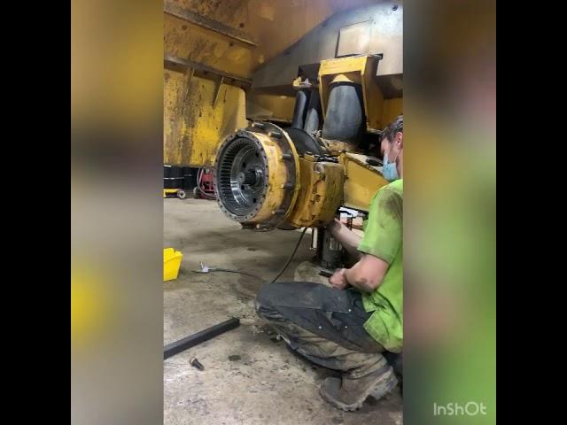 Volvo A25D hub disassembly