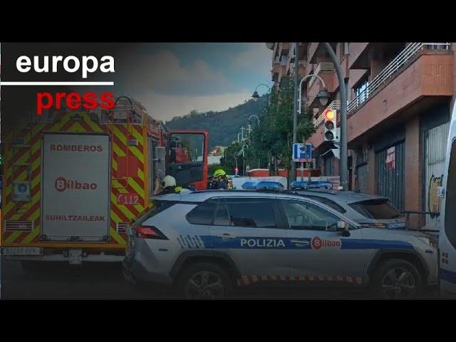 El atrincherado en Bilbao tras agredir a sus padres con arma blanca se arroja al vacío