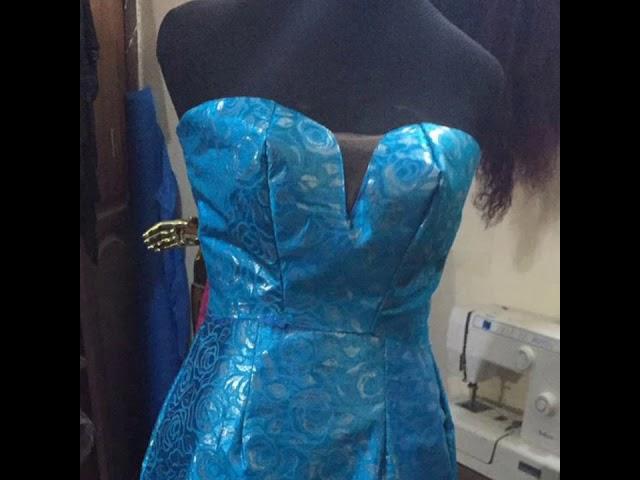 BLUE GELE TRANSFORMS INTO A MINI DRESS