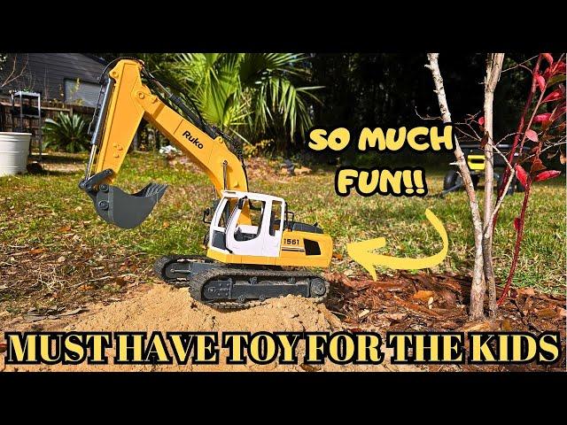 This RC Excavator Is Too Cool With 3 Attachments And 2 Batteries You Will Have Hours Of Fun